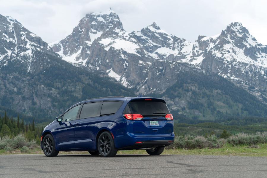  Chrysler Pacifica Limited S Appearance Package (RU) 2017 года  (фото 22 из 40)